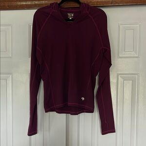 Mountain Hardwear light weight Long Sleeve Hoodie